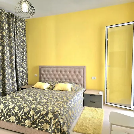 Apartment Bright Near The