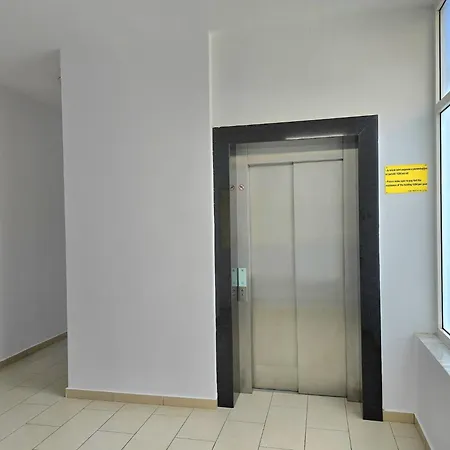 Apartment Bright Near The Durres